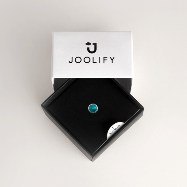 Packaging Joolify του Joollion Charm Conical (Κώνος) με πράσινο σμάλτο. Εναλλασσόμενο κόσμημα (joollion) από επιπλατινωμένο ασήμι 925.