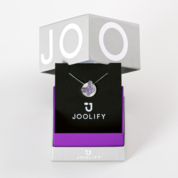 Packaging Joolify του Joolet κρεμαστό κολιέ, συνδυασμένο με το Joollion Charm Butterfly (Πεταλούδα) με μωβ σμάλτο. Εναλλασσόμενο κόσμημα από επιπλατινωμένο ασήμι 925.